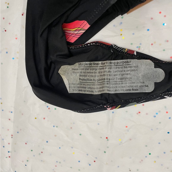 NWT. Far West one piece Swimsuit in a Green Pattern. Size Medium. - Picture 6 of 9